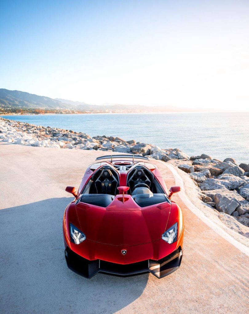 LAMBORGHINI AVENTADOR